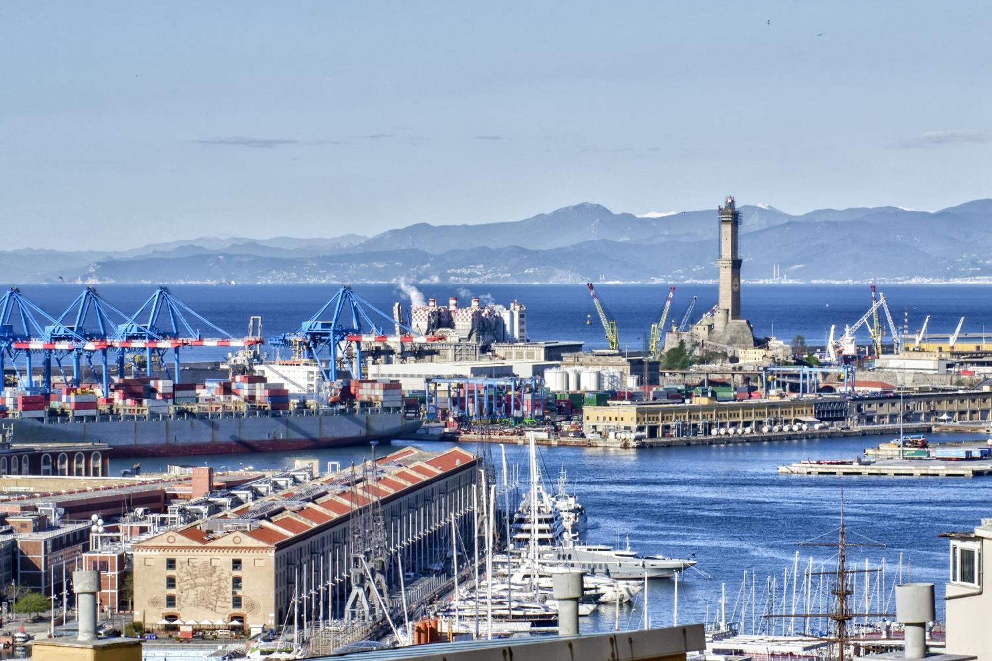 Apartment La Mansarda Del Principe, Vicoli, Acquario E Lanterna Genoa